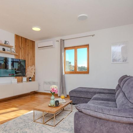 Holiday Home Lucy Pakostane Luaran gambar