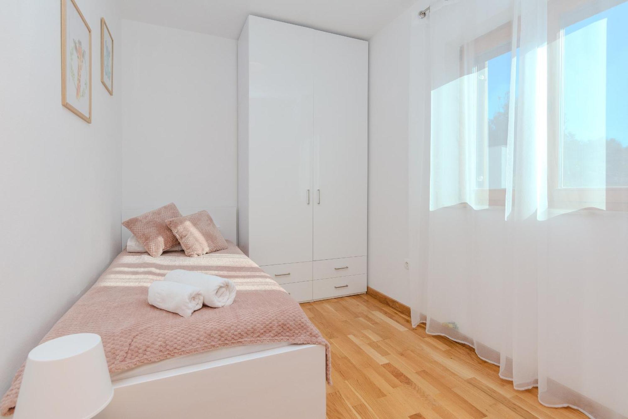 Holiday Home Lucy Pakostane Luaran gambar