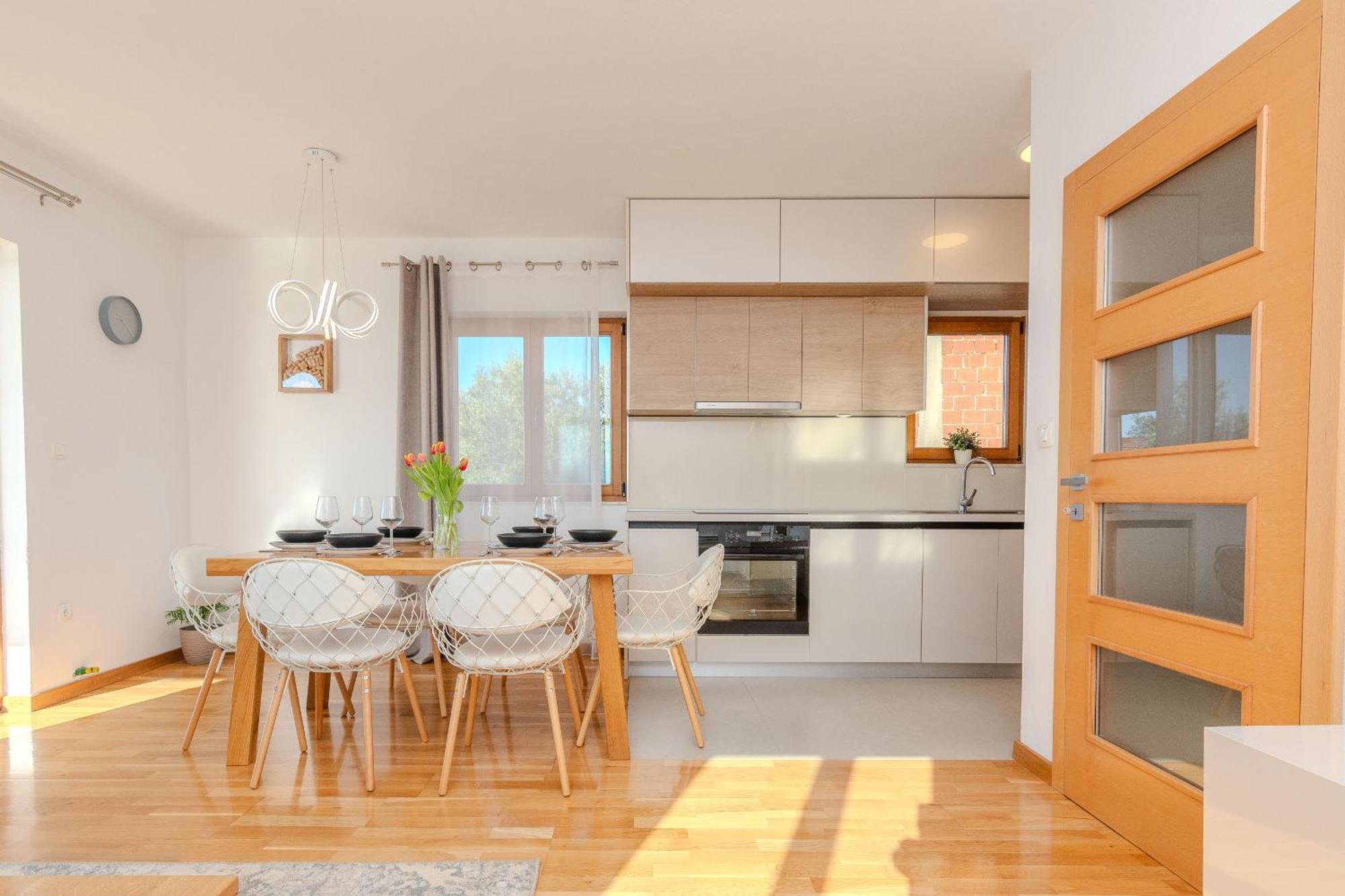 Holiday Home Lucy Pakostane Luaran gambar